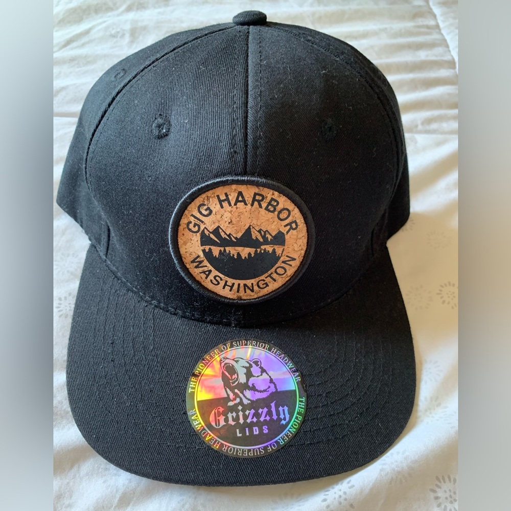 Black gig harbor washington grizzly lids adjustable snapback